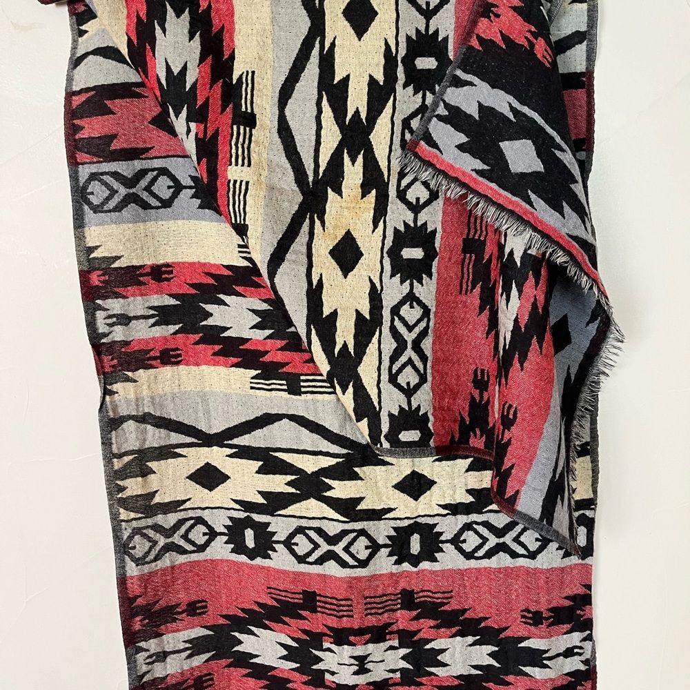 Lucky Brand 100% wool scarf wrap.  Aztec Southwestern pattern,‎ excellent